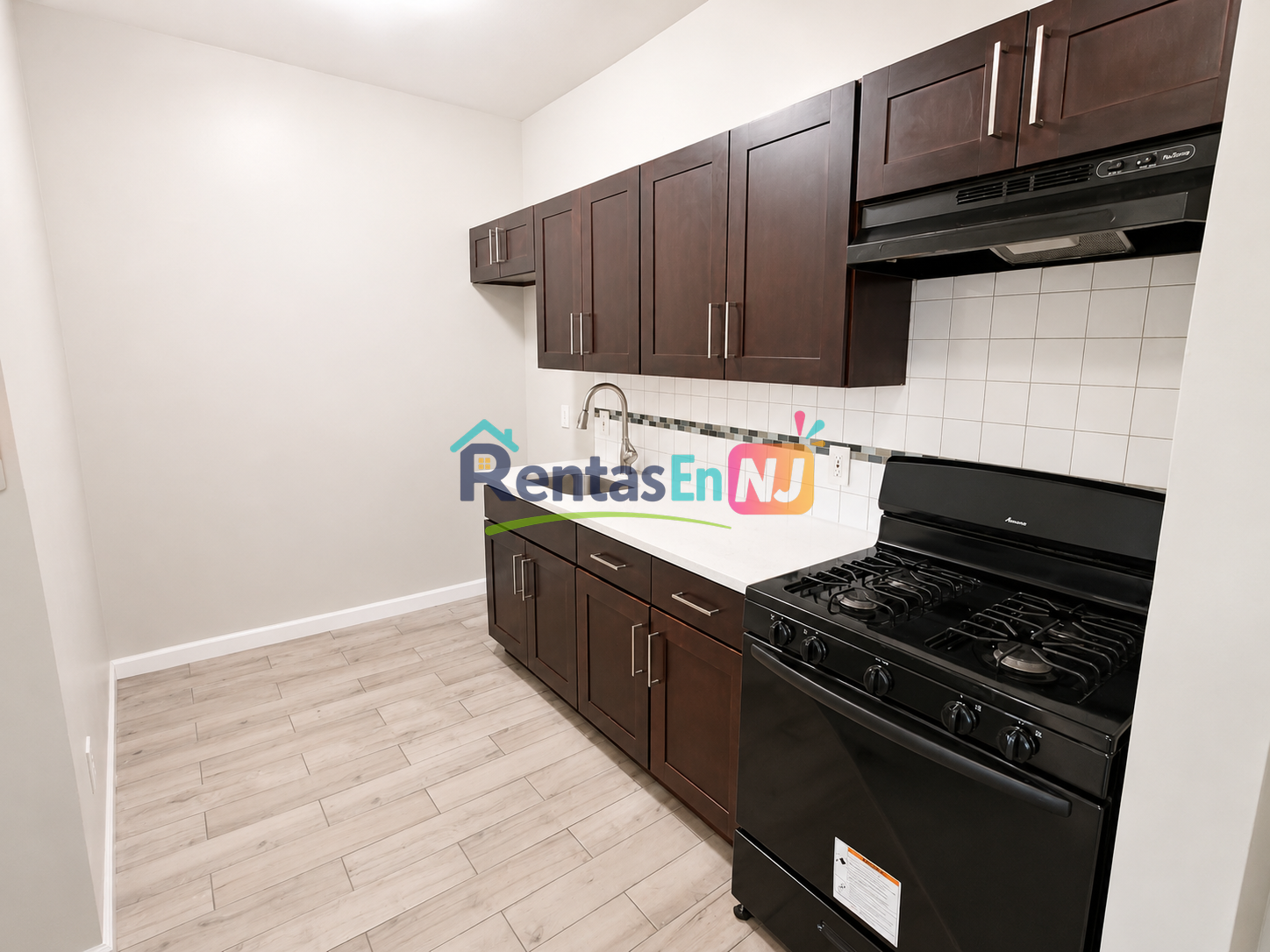 812 Clinton Ave, Newark, NJ 07108 — 4